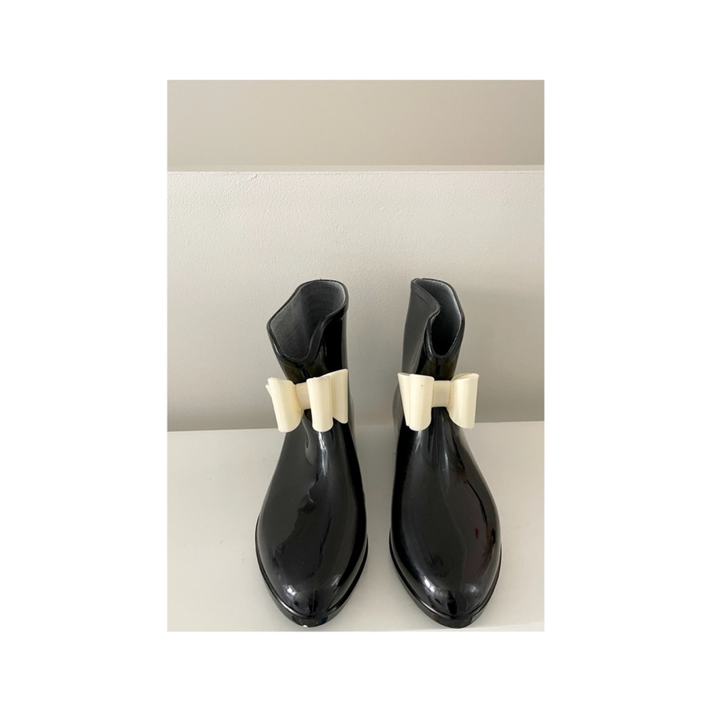Elegant Rain Black Ankle Boots with Cream Bow